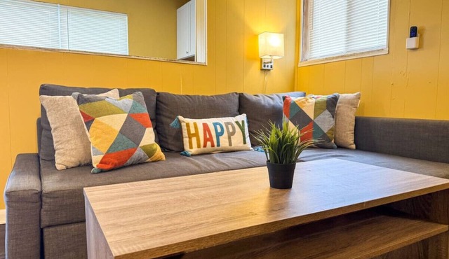 2 Stylish Apartments w/8 Beds & Parking + WIFI!