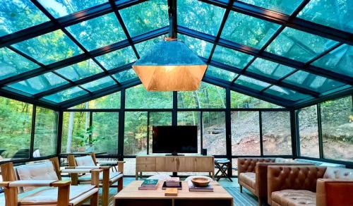 2 Stylish Cabins 1 Stunning Property 6 Guests