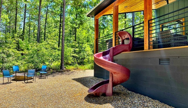 2 Suites & Bunks | Hot Tub, Firepit & Lounge Pool