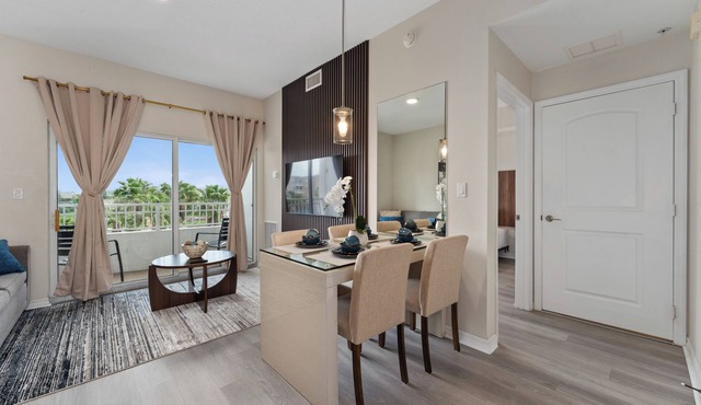 2 Suites, Sleep 6, Kitchen, Near Epic Univ