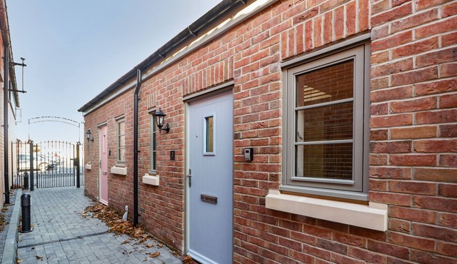 2 THE VAULTS, romantic in Glastonbury