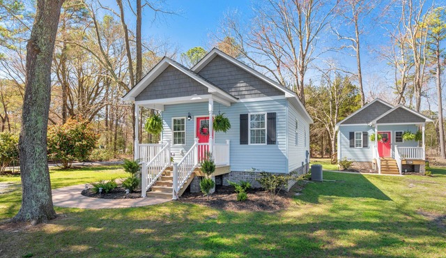 2 Tiny Houses, 2BR House & 1BR/Studio GuestHouse