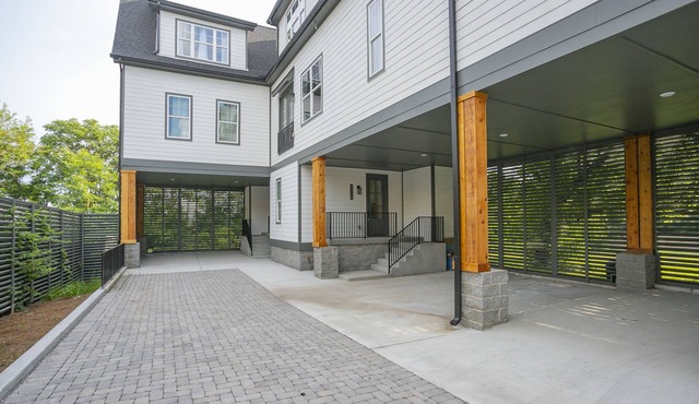 *2* Townhome Combo! 6 bd! Boutique Stays great for large groups!