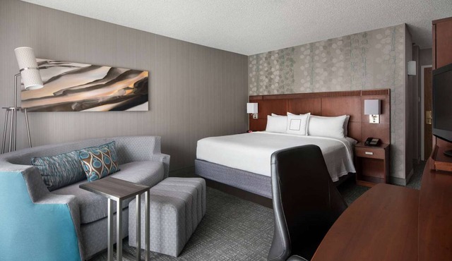 2 Tranquil Rooms Perfect for Exploring LA’s Top Attractions & Venues