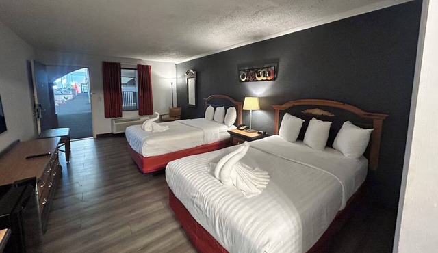 2 Travel-Friendly Rooms | Free Breakfast & Fitness Center | Near Shops & Parks