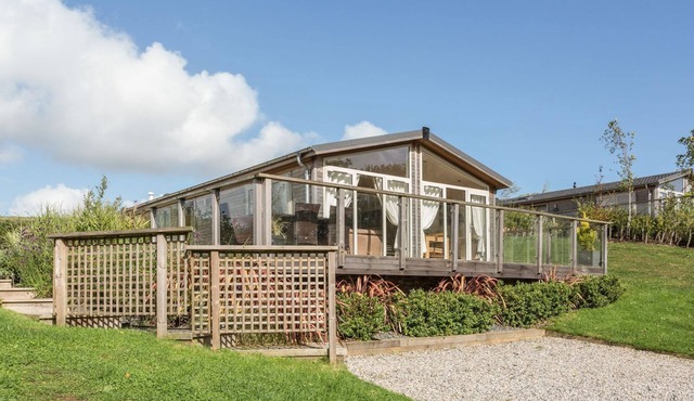 2 TREE TOPS, family friendly, luxury holiday cottage in Lanreath