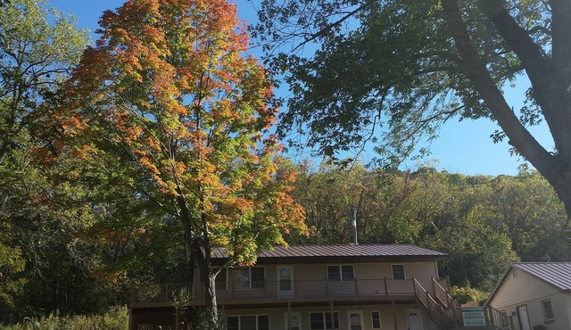 2 Unit Family River Retreat on Pool 9 (Rates listed for entire Home)