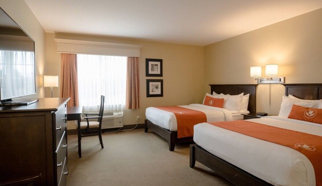 2 Units | Adventure-Friendly Stay w/Parking & Breakfast | Near National Park