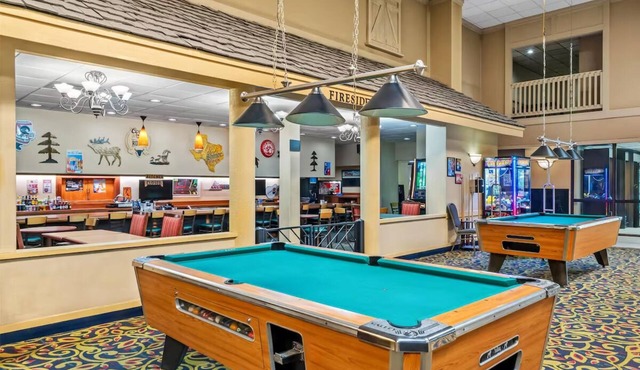 2 Units | Deluxe 2 Queen Beds w/Free Breakfast, Parking, Game Room & Courtyard