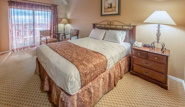 2 Units | Elegant Tahoe Escape | Natural Hot Springs & Scenic Mountains