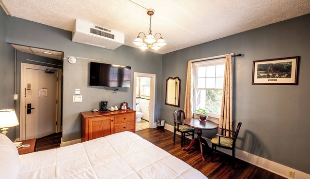 2 Units | Enjoy Nature from a Warm, Historic Stay Near Scenic Pocono Mountain