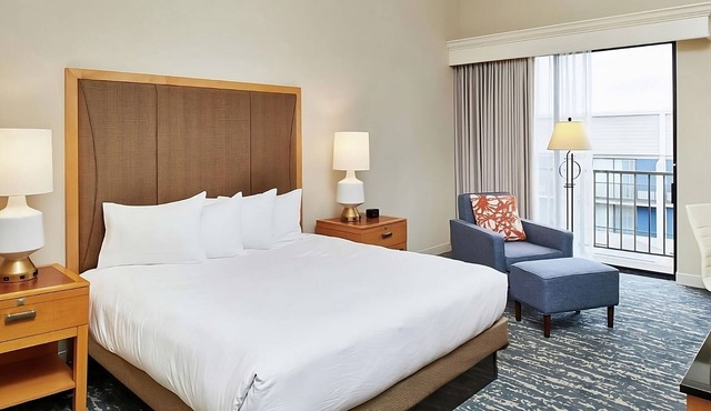 2 Units | Golden Gate Retreat | Poolside Stay & Parking near UC Berkeley