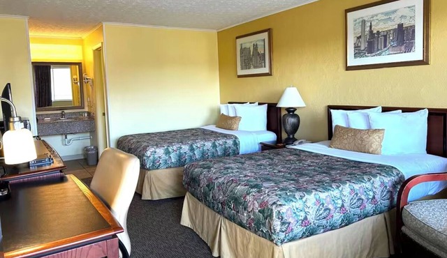 2 Units | Logan Stay | Hocking Hills Trail Base | Waterfall & Cave Exploration