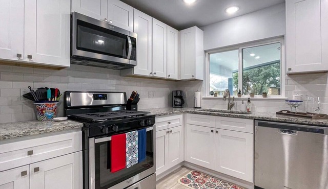 2 Units, Mins to Downtown! Serene at Santa Monica