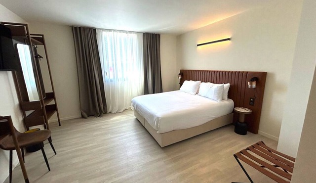 2 Units on Prime Location Near Top Circuits, Close to Local Attractions