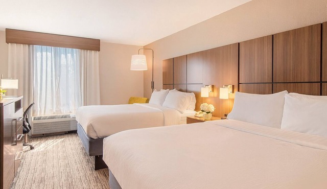 2 Units | Outdoor Pool | Fitness Center | Melbourne Stay