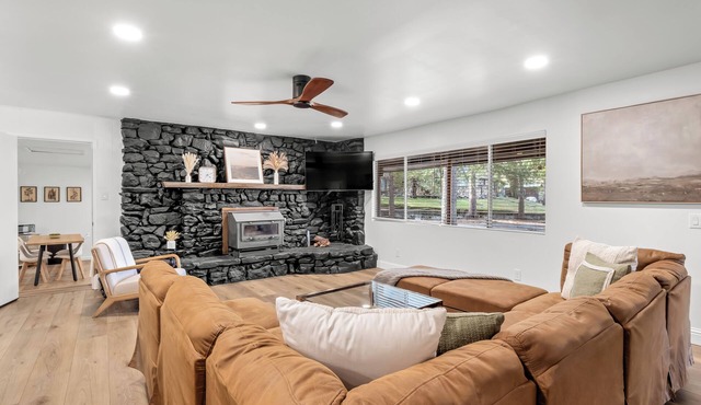 2 Units that can host 29 Guests, Moments away from Yosemite & Bass Lake