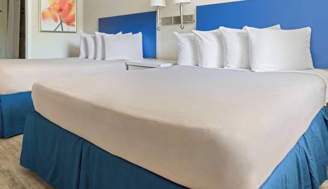 2 Units w/2 Queens | Value Stay Near Disney Parks and Orlando's Top Attractions