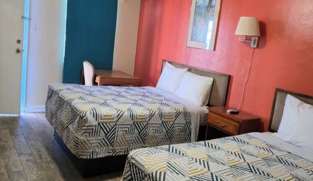 2 Units w/Affordable Comfort! | Free Parking |Ocala Downtown Square - 1.1 miles