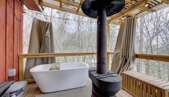 2 Units w/Decks & Fire Pit: Cosby Getaway