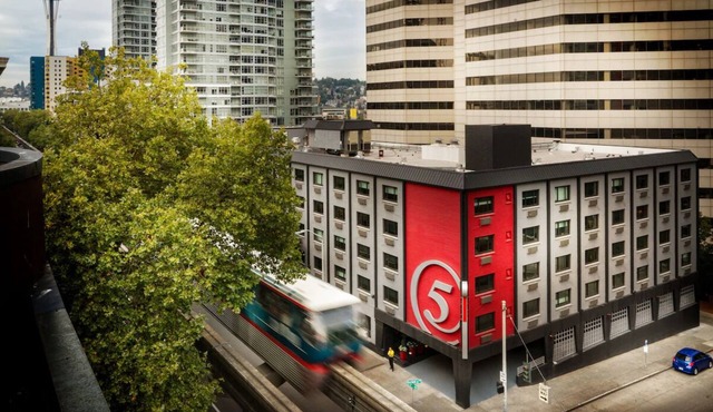 2 Urban Two Queen w/Tub, Hotel FIVE, Refreshing Treats, Prime Seattle Location