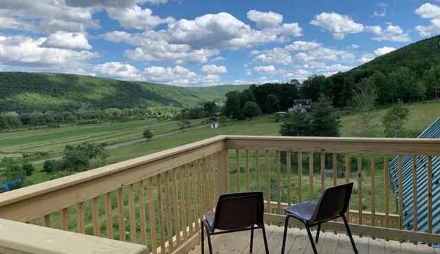 2 Valley View Family Farm Apartment