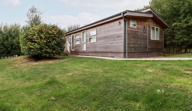 2 VALLEY VIEW, pet friendly, luxury holiday cottage in Lanreath