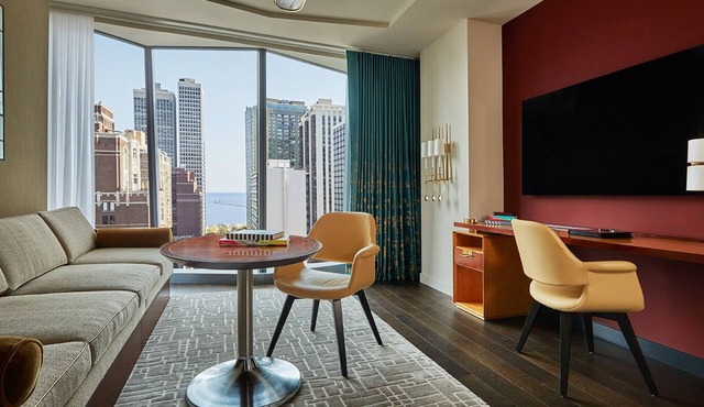 2 Viceroy Lake View Suite, Close to 360 Chicago!