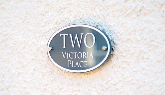 2 Victoria Place