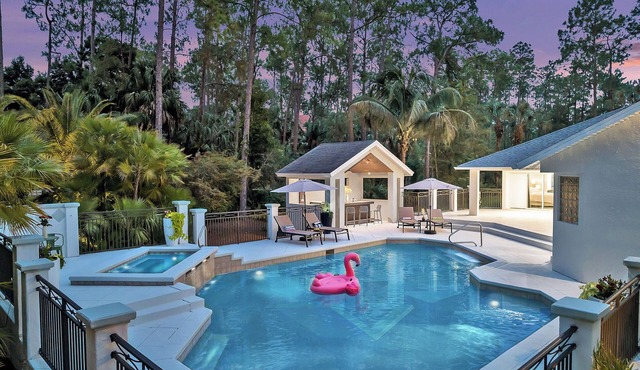 2 Villas, Pickleball,Heated pool, Naples escape.