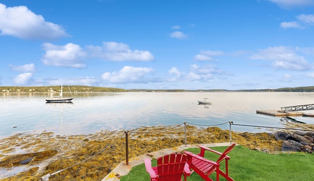 2 Waterfront Cottages in Ocean Point with Dock & Large Yard, Dog friendly