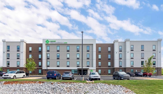 2 Welcoming Pet-Friendly Stays with Self-Serve Laundry Facilities - Off I-240