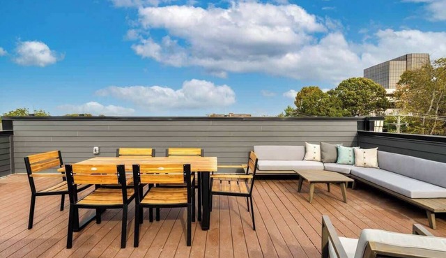 2 West End Homes Patios Perfect Group Stay