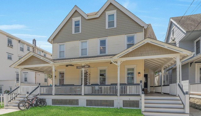 20-22 Grover's Ocean, spacious 10 bedroom home w/central AC, 1 block to beach!