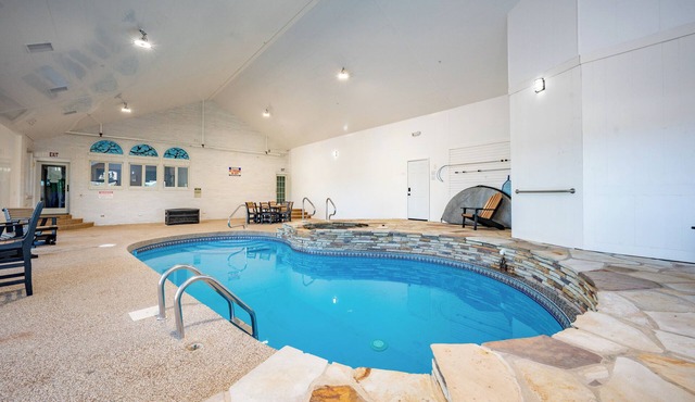 20-Acre Estate w/Pool, Games & Meeting Space