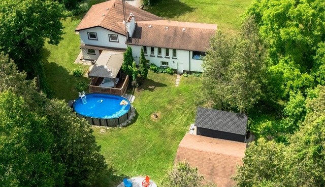 20-Acre Resort-Hot Tub, Sauna, Pool, Firepit