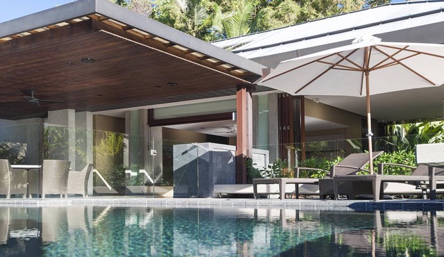 20 Beachfront Mirage | Luxury Tropical Living