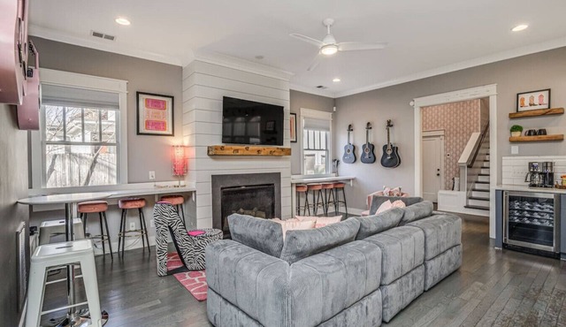 20 Bed Luxury 12 South Bachelorette Pad