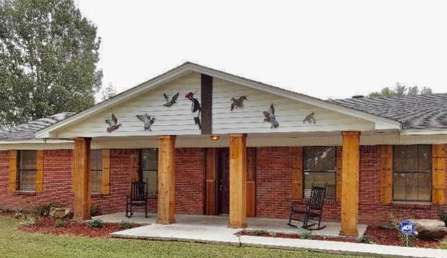 20 Bed Ranch-Style Lodge on Private Land