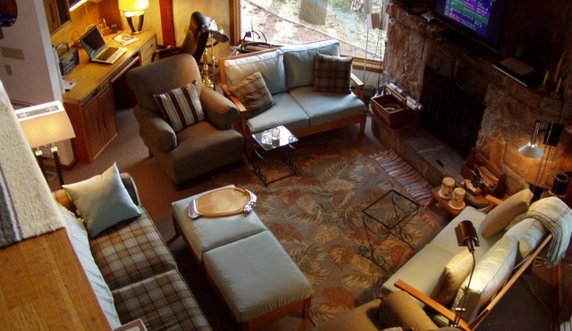 20% early bird,On Lake Muskoka,hot tub,sunset from Boathouse,playset,watercraft