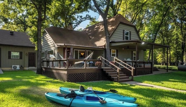 20 Guest, Lakefront Retreat, Hot Tub, Jet Ski Rental