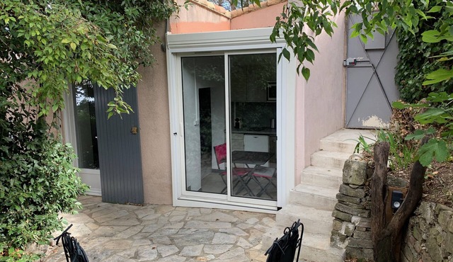 20 M2 MAZET WITH PRIVATE GARDEN in NÎMES