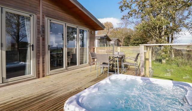 20 MEADOW RETREAT, pet friendly, luxury holiday cottage in Dobwalls