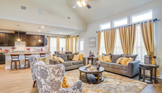 20 Mi to AT&T Stadium: Remote-Work Ready Home!