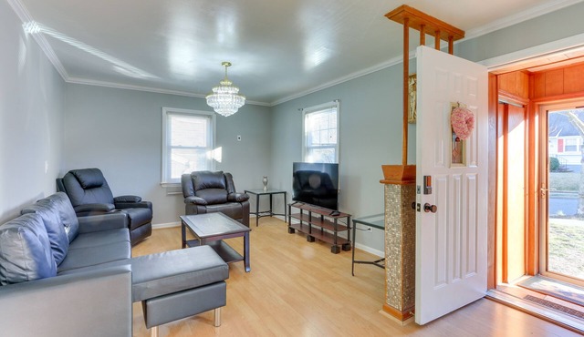 ~ 20 Mi to Manhattan: Quaint Clifton Home!