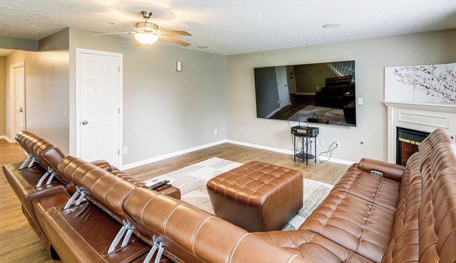 20 Mi to Speedway & Indy 500: Family Getaway!