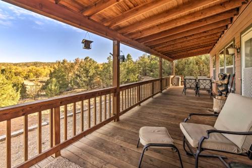 20 Mi to Taos Ski Valley Secluded Mtn-View Cabin!