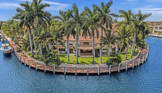 20 Million Mansion - Lagoon Coastal Bliss Retreat Dog Friendly
