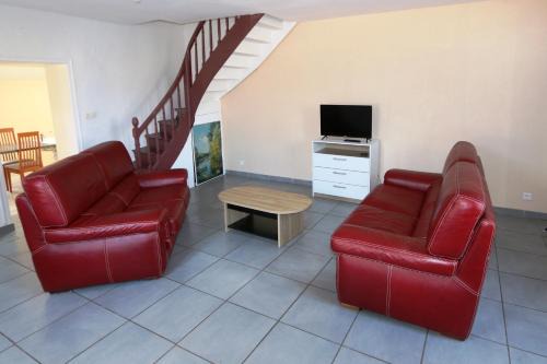 20 min Puy du F ou maison entiere 3 chambres 9 personnnes MAULEON