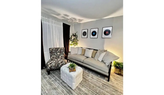 20 min to ATL 2BD 2 Story Townhouse